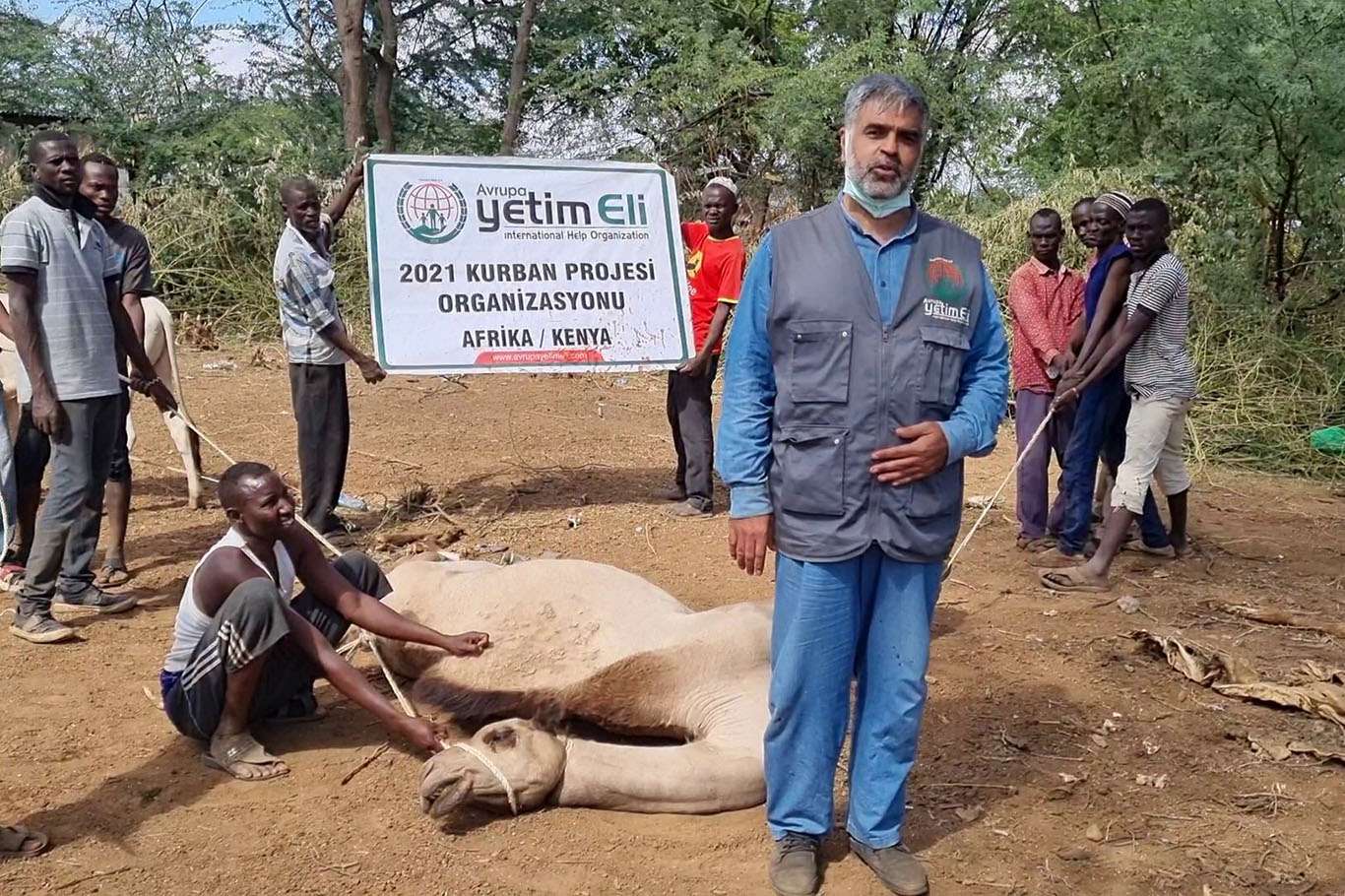 Kenya'da Murat Yarmadelen adına deve kurban edildi Kenya'da Murat Yarmadelen adına deve kurban edildi
